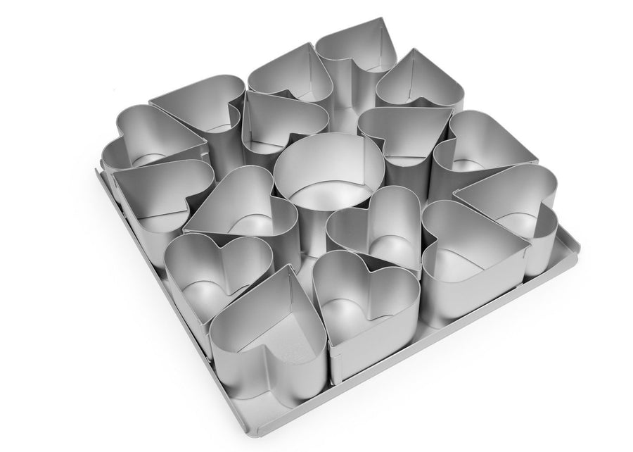 Silverwood bakeware  16 Piece 2 1/2 inch Heart Multi Mini Set